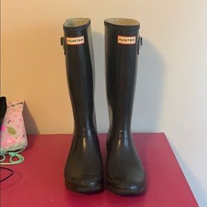 Black “Huntress” Hunter Boots